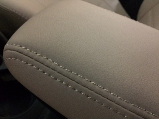 Перетяжка центрального подлокотника Перетяжка центрального подлокотника